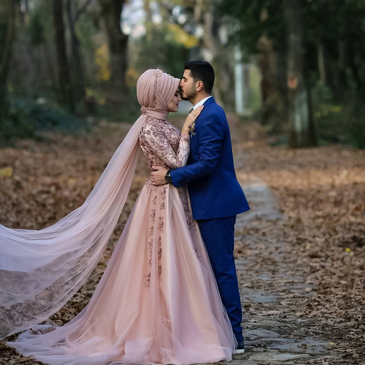 Muslim Couple Fall Aesthetic Photoshoot Wallpaper