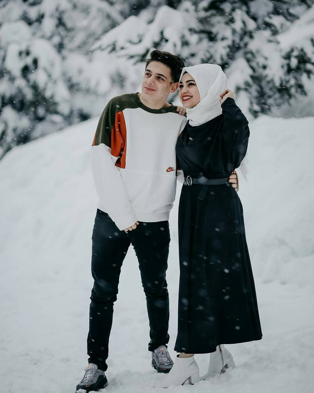 Muslim Couple Winter Photoshoot Wallpaper