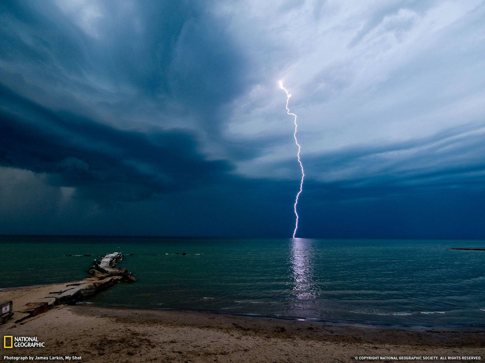 National Geographic Lightning At Beach Wallpaper