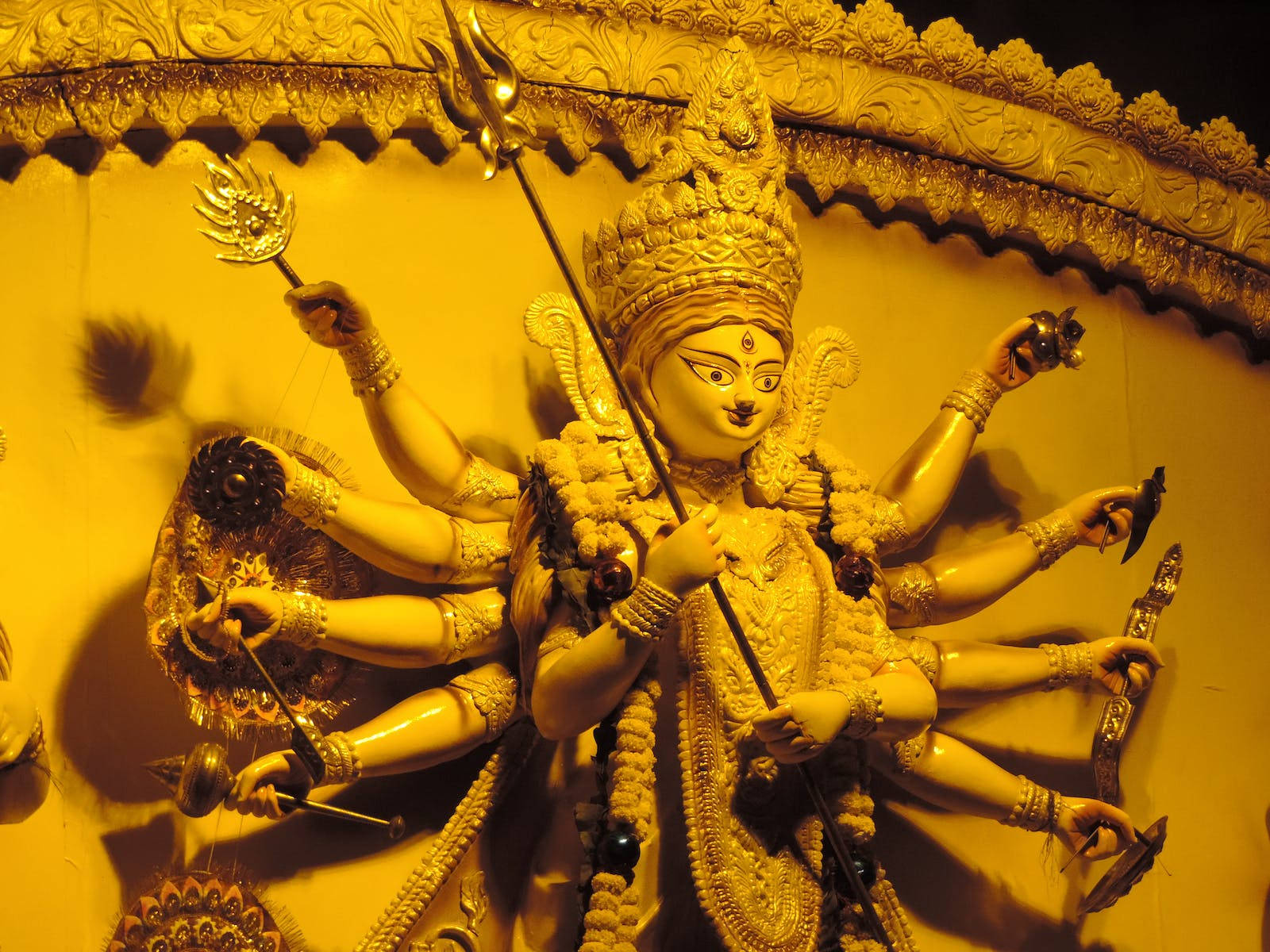 Navratri Gold Statue Wallpaper