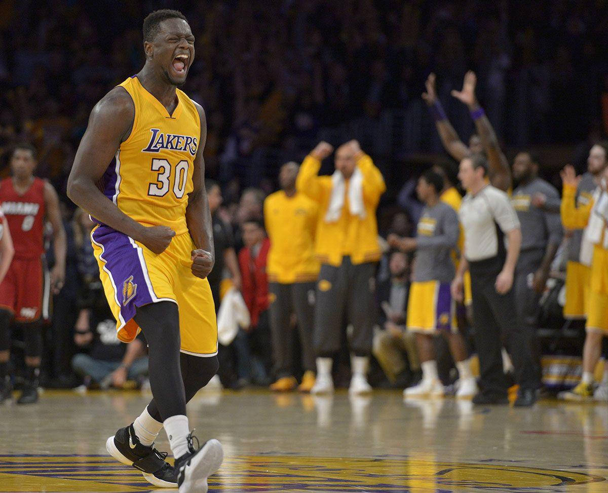 Nba Player Julius Randle Hyped Up Wallpaper