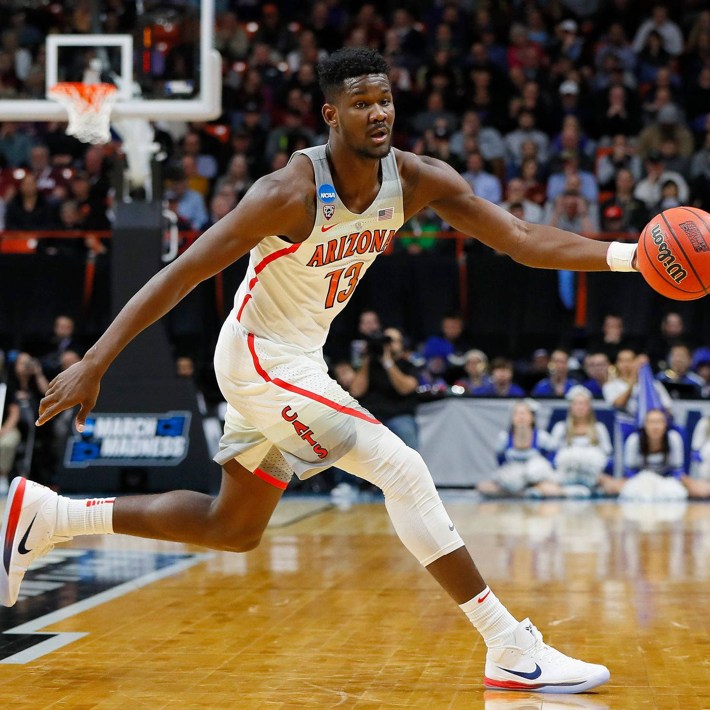 Ncaa Men's Basketball Arizona Wildcats Deandre Ayton Wallpaper