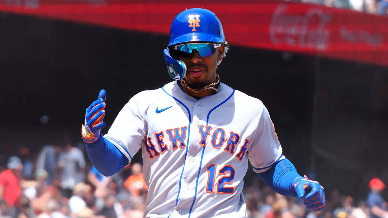 New York Mets Player Gesturing During Game Wallpaper