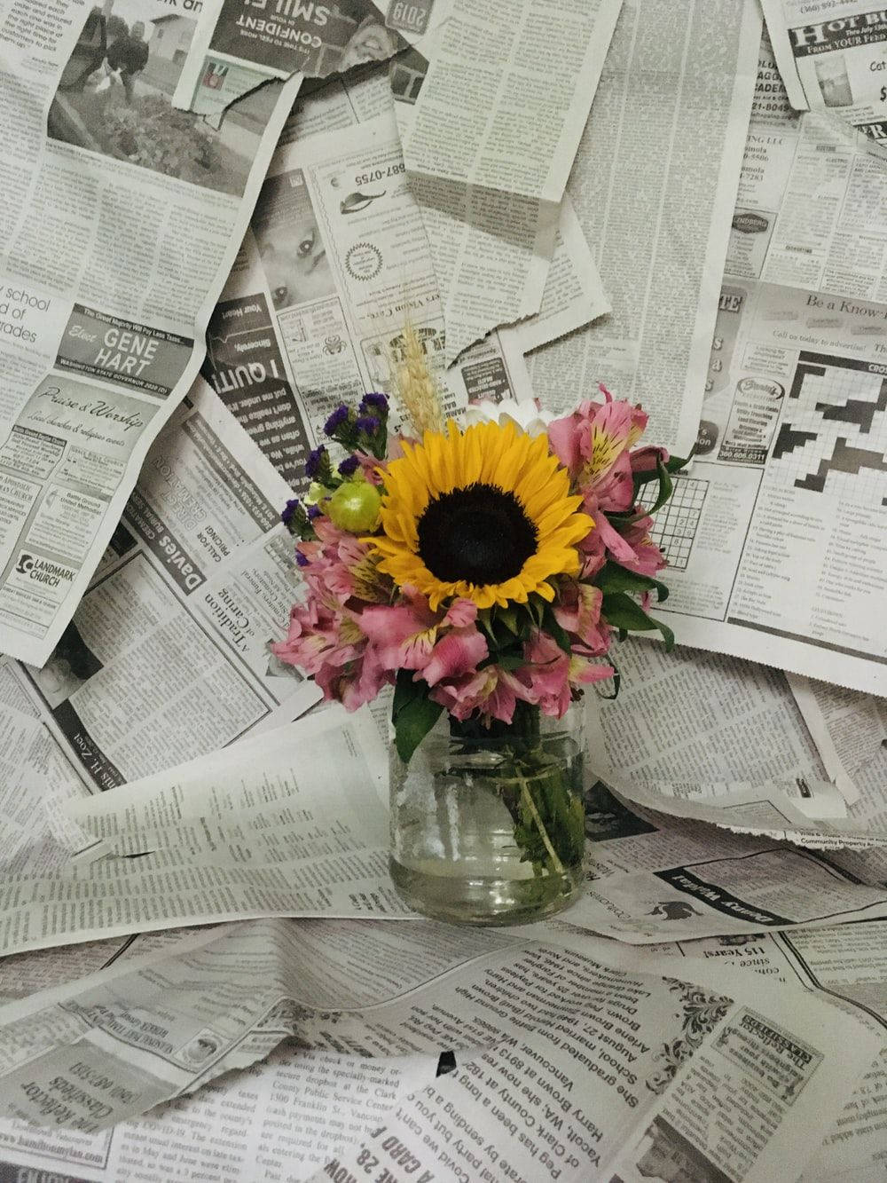 Newspaper Aesthetic Sunflower Vase Wallpaper