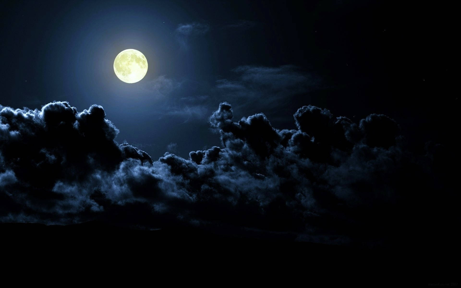 Night High Resolution Clouds Wallpaper