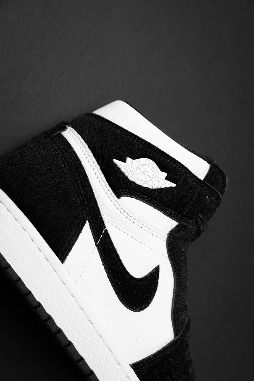 Nike Air Jordan 1 High Og Twist Close-up Wallpaper