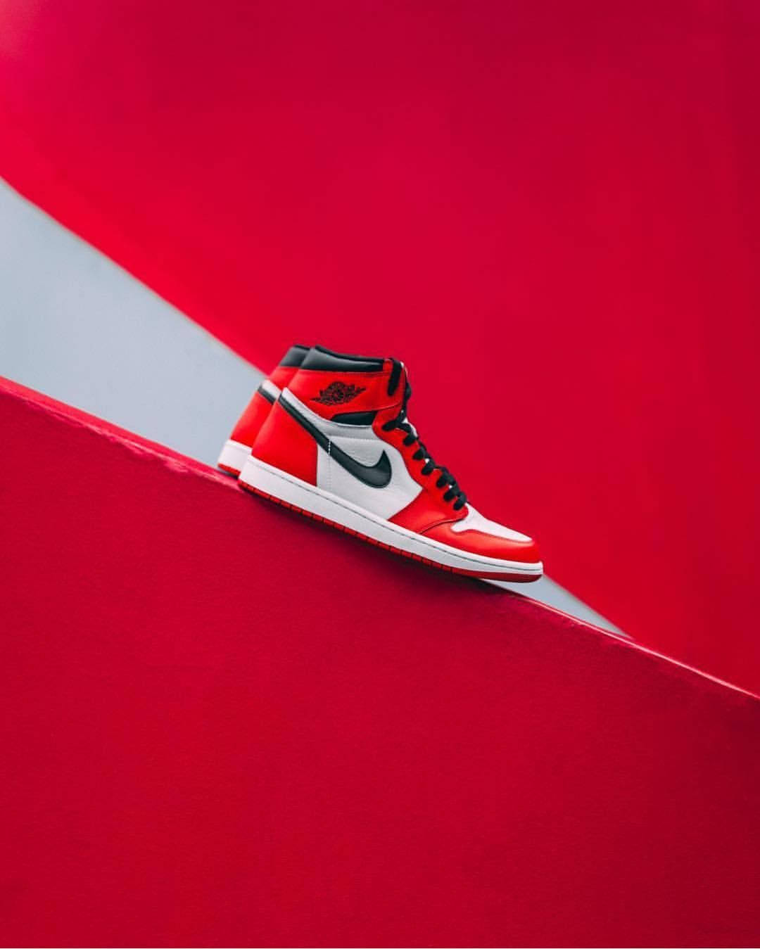 Nike Air Jordan 1 Retro Chicago Wallpaper