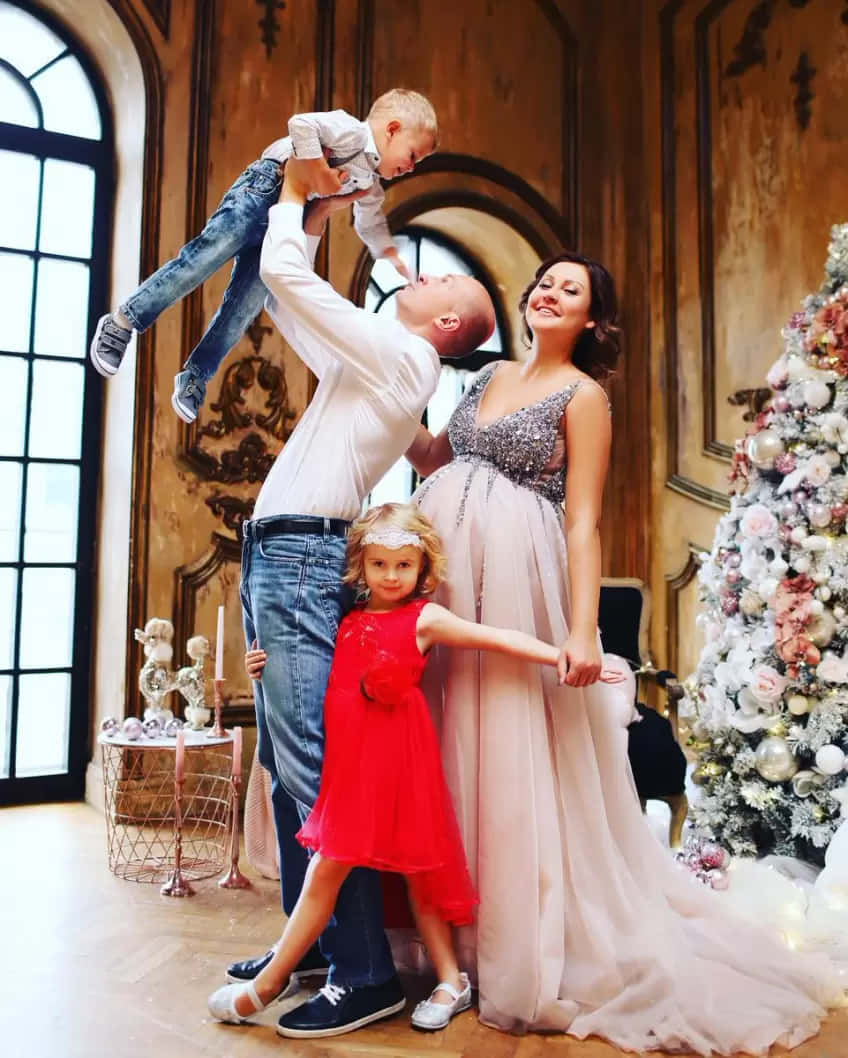 Nikolay Davydenko Christmas With Family Wallpaper