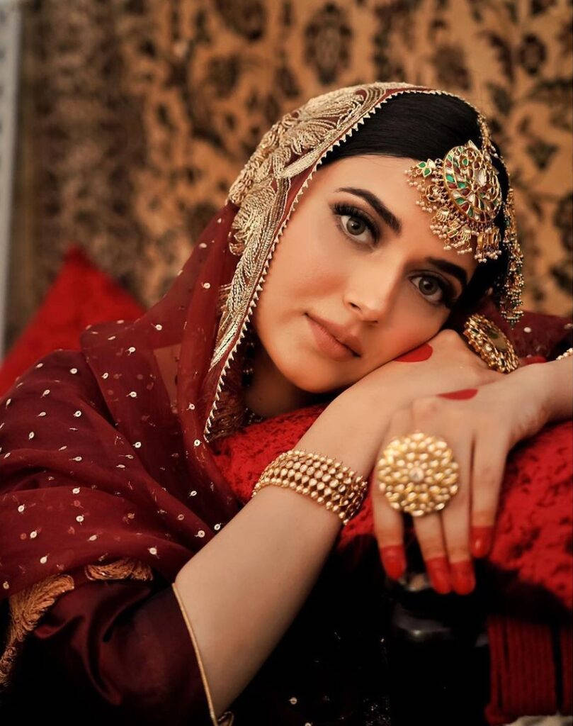 Nimrat Khaira With Gold Jewelry Wallpaper