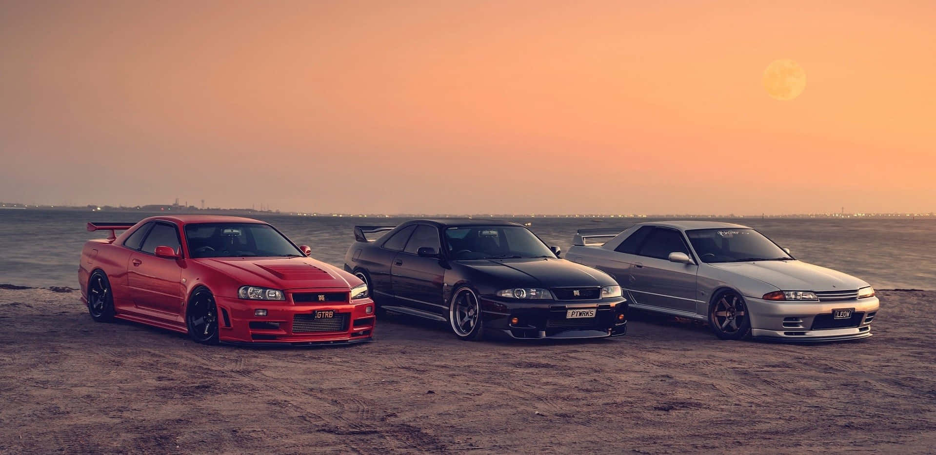 Nissan Skyline R33 Gt-r Awaiting Its Turn To Shine Wallpaper