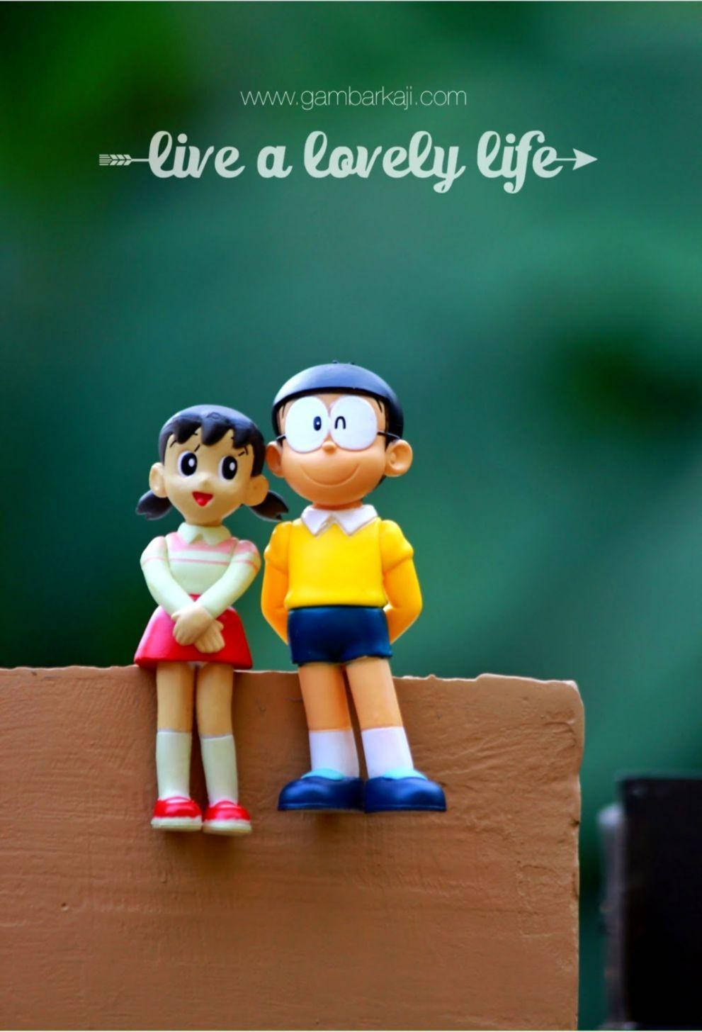 Nobita Shizuka Love Figurine Toys Sitting Wallpaper
