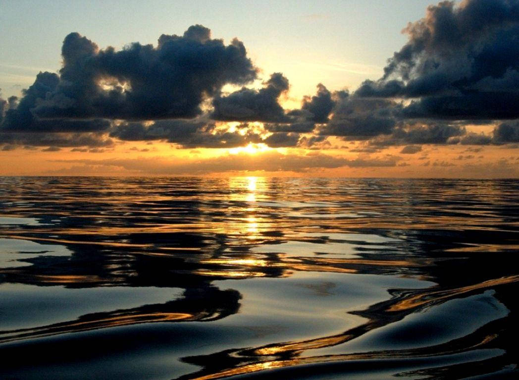 Ocean Water Aesthetic Sunset Reflection Wallpaper