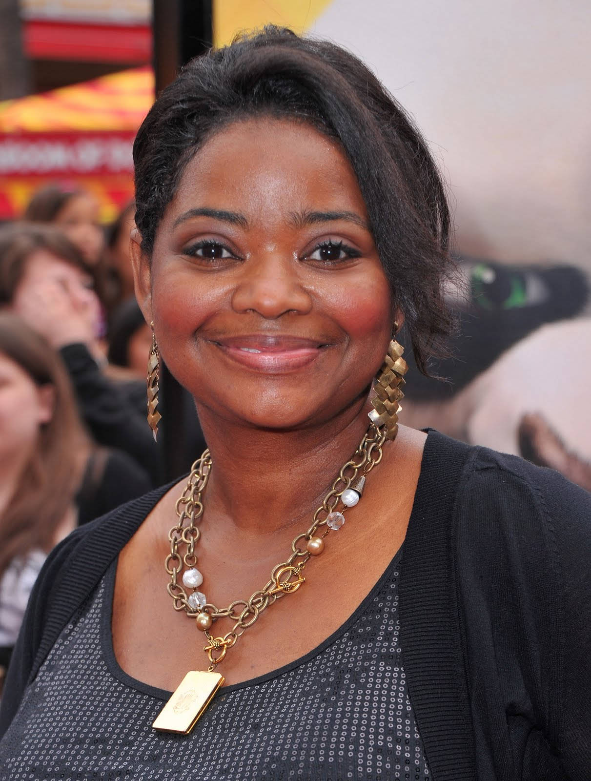 Octavia Spencer, Acclaimed American Movie Actress In A Radiant Style Wallpaper