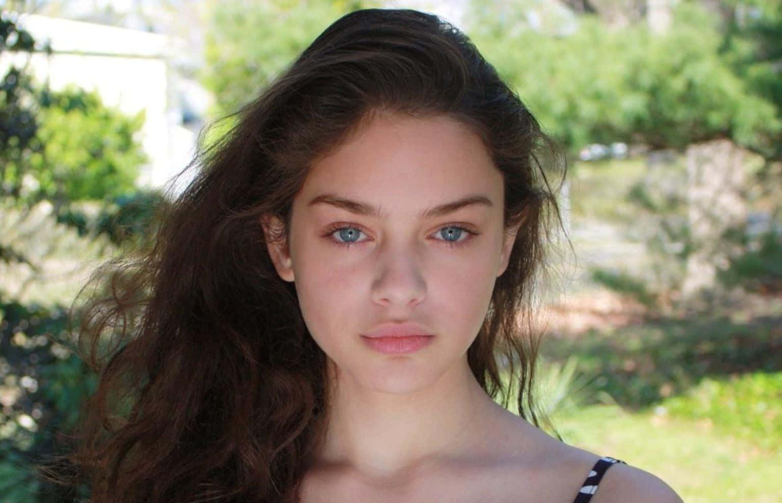 Odeya Rush Bare Face Wallpaper