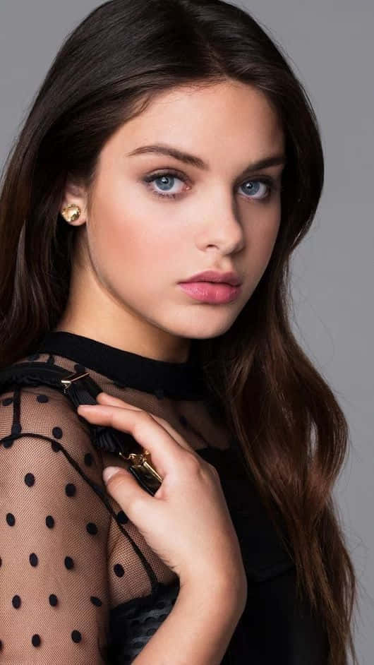 Odeya Rush Wearing A Black Dress Wallpaper