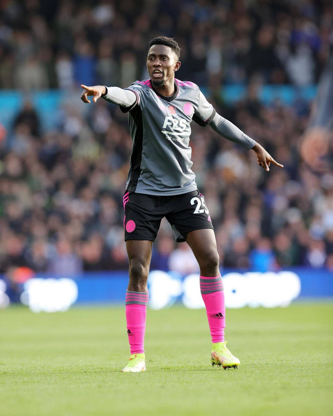 Onyinye Ndidi Pointing Wallpaper