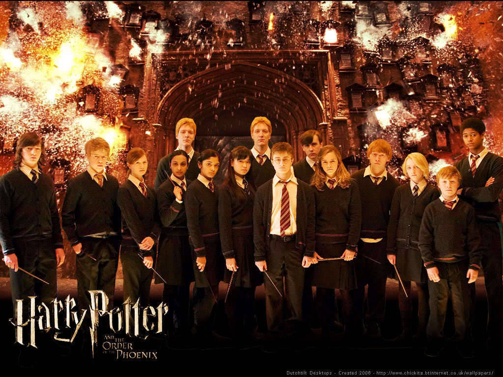 Outsmart Your Foes From Gryffindor At Hogwarts Wallpaper