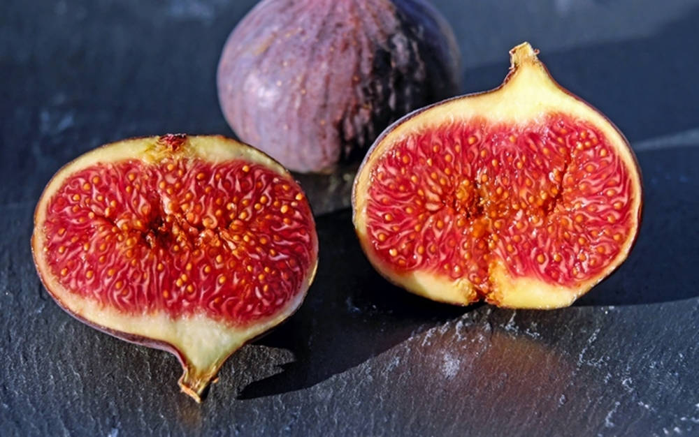 Overripe Common Figs Wallpaper