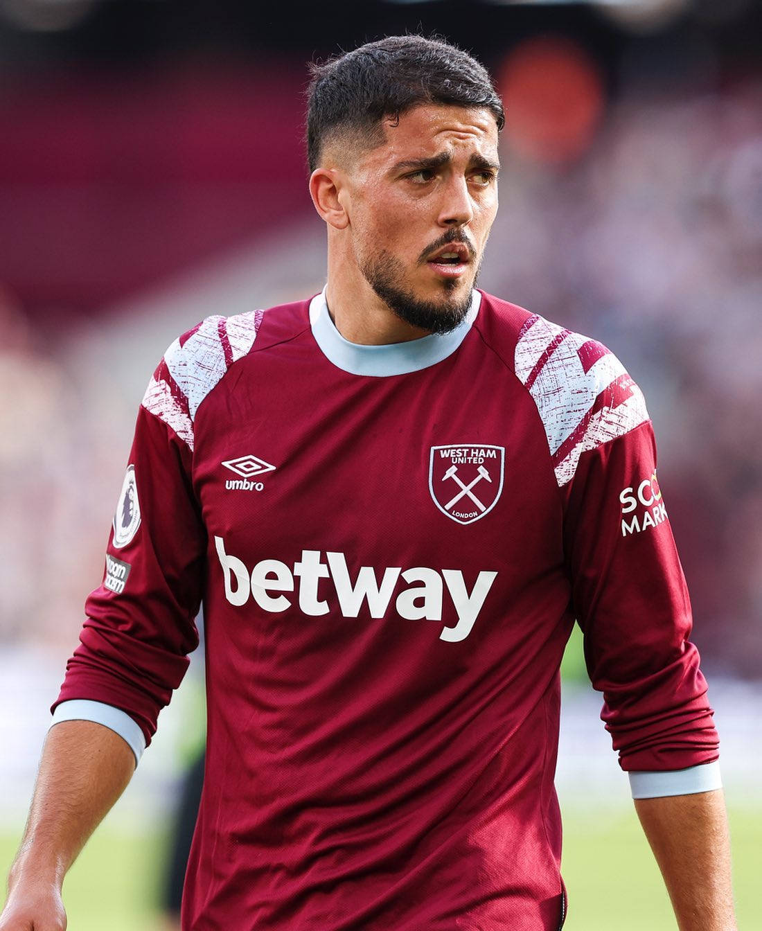 Pablo Fornals Red Sleeves Wallpaper