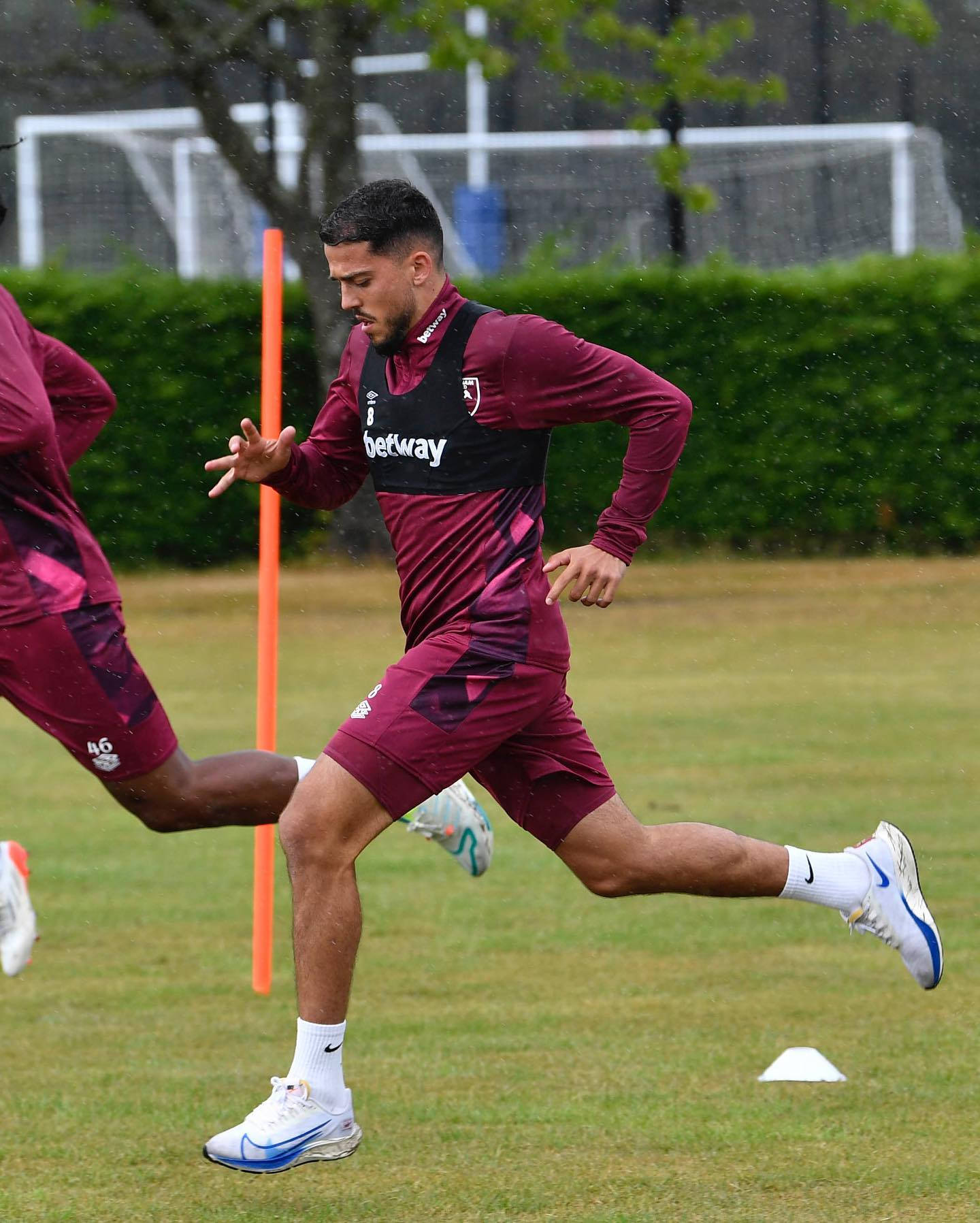 Pablo Fornals Training Open Field Wallpaper