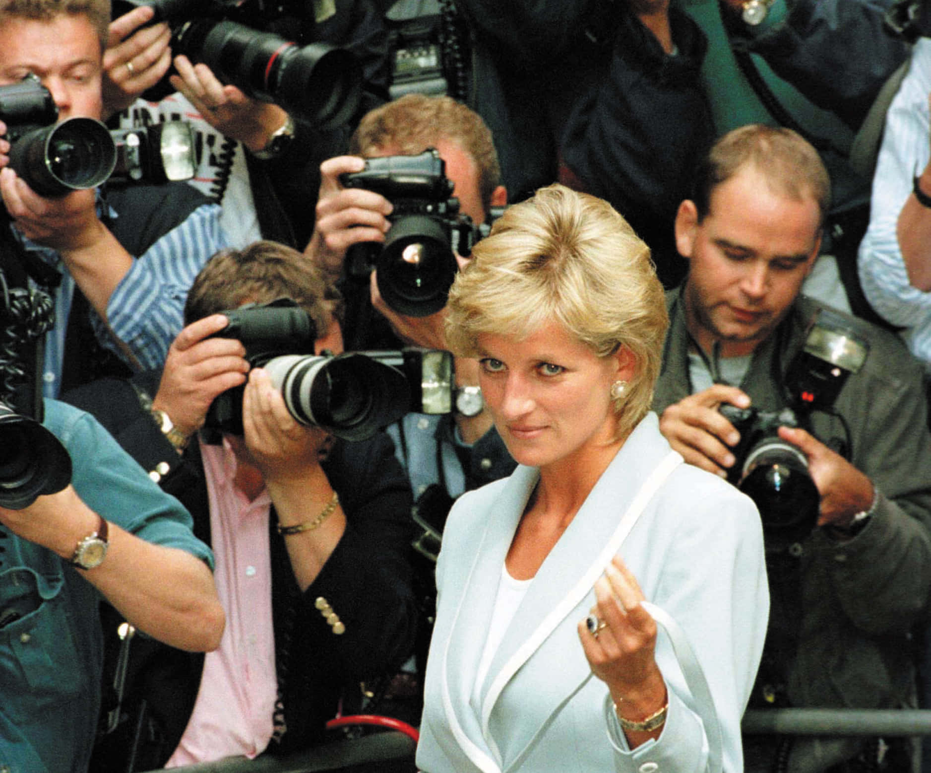 Paparazzi Diana Trump Wallpaper