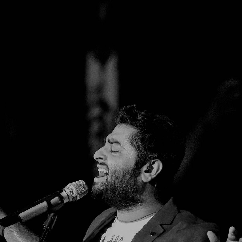 Passionate Performance By Arijit Singh Wallpaper