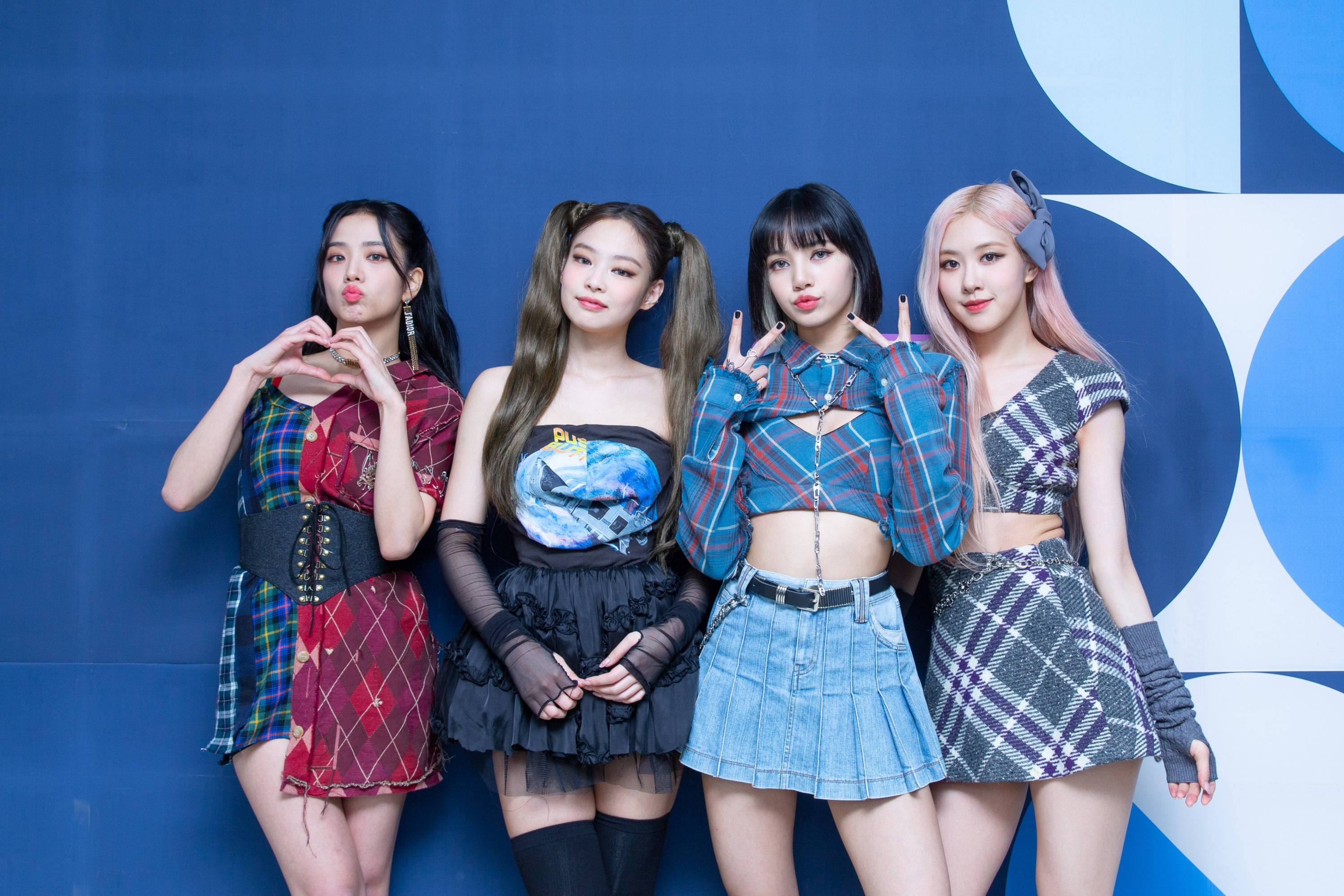 Patterned Outfit Blackpink Desktop Wallpaper