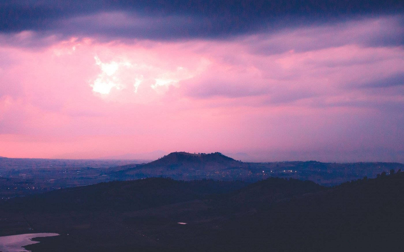 Pink Cloud Horizon Wallpaper