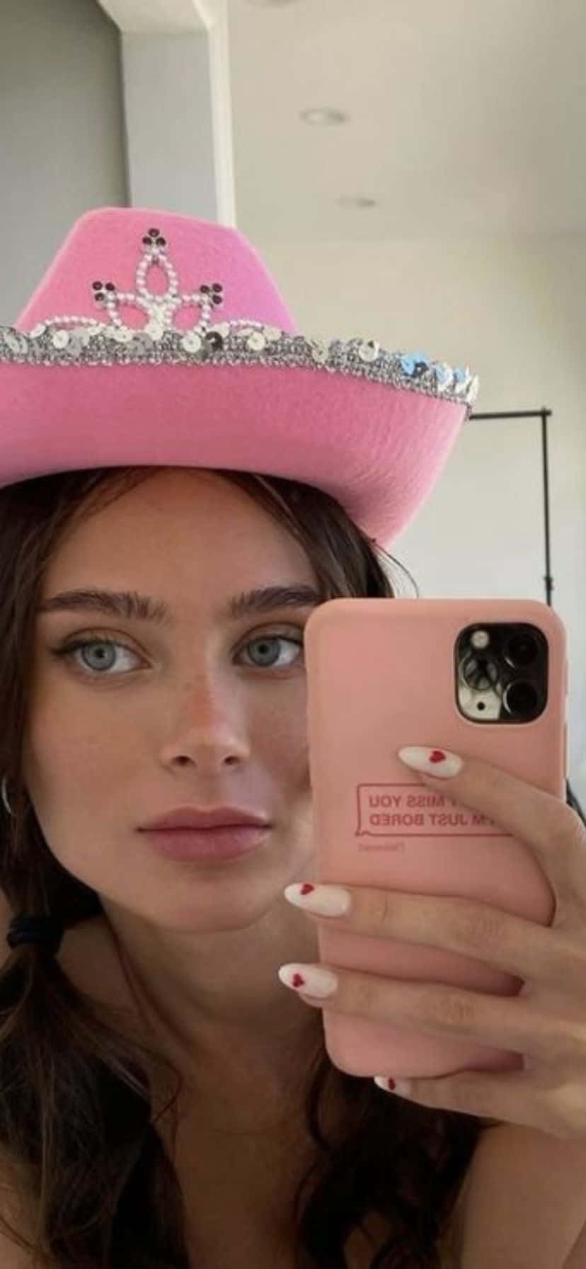 Pink Cowgirl Hat Selfie Wallpaper