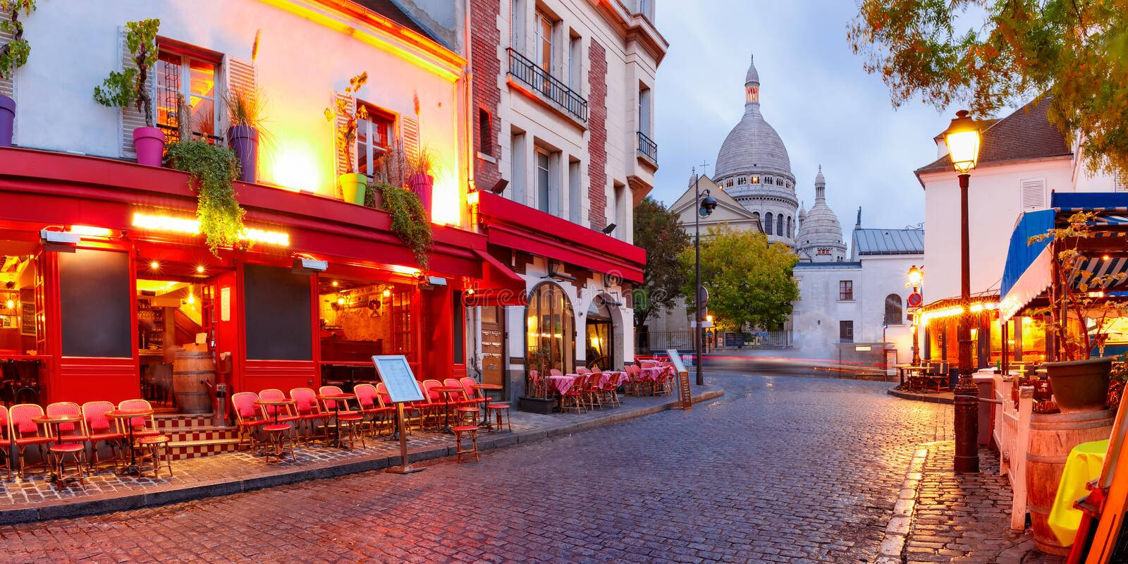 Place Du Tertre Street Sacre Coeur View Wallpaper