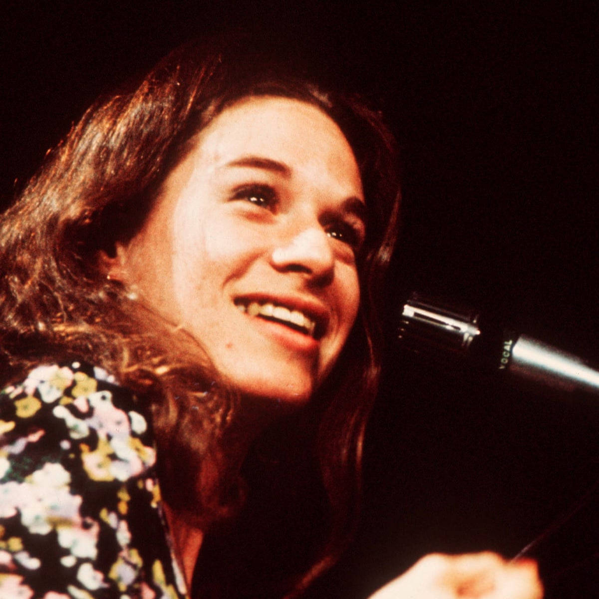 Portrait Of Legendary Songwriter Carole King Wallpaper