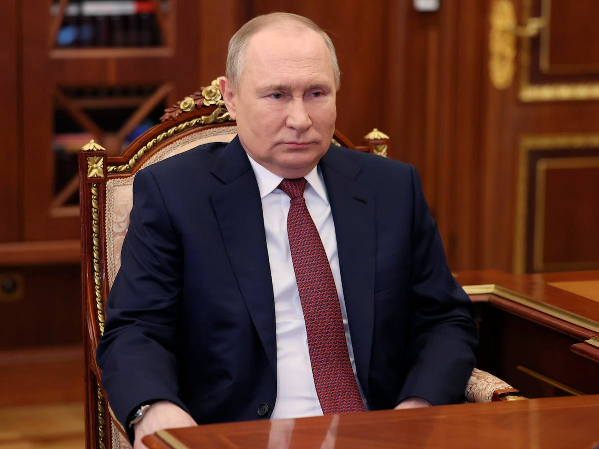 President Vladimir Putin In Varnished Wooden Room Wallpaper