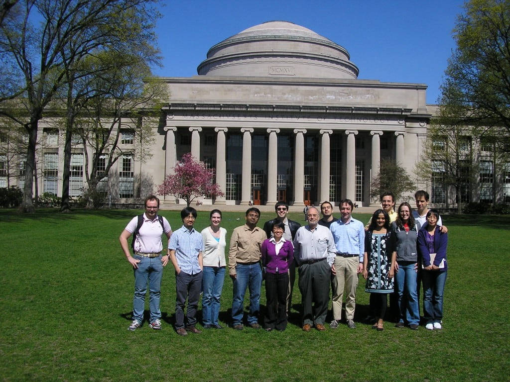 Professors And Students At Mit Great Dome Wallpaper