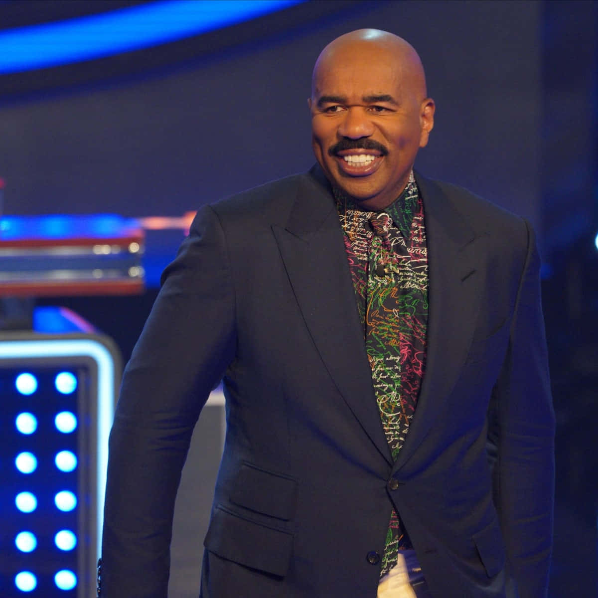 Prominent Tv Personality Steve Harvey In A Candid Moment Wallpaper