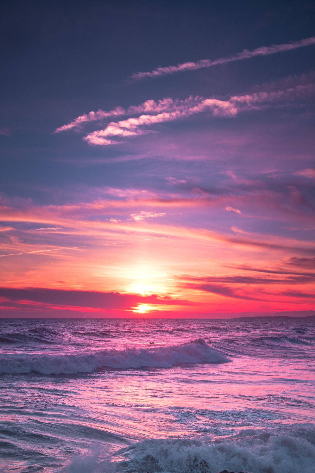 Purple Aesthetic Sunset Sky Over Ocean Waves Wallpaper