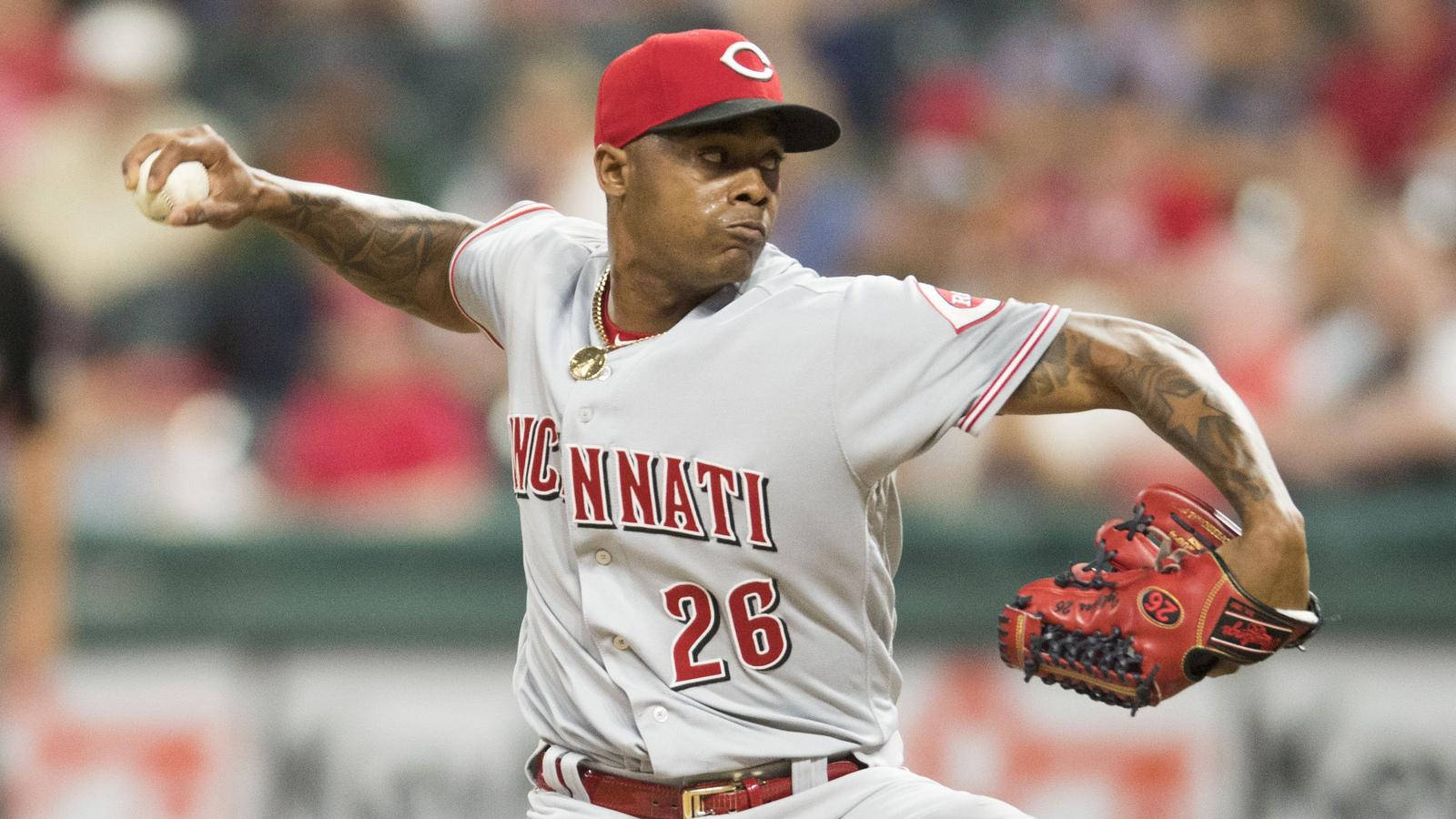 Raisel Iglesias White Red Wallpaper