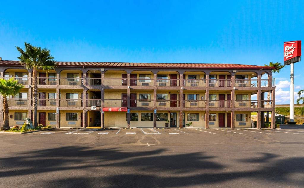 Red Roof Inn In Stockton, California Wallpaper