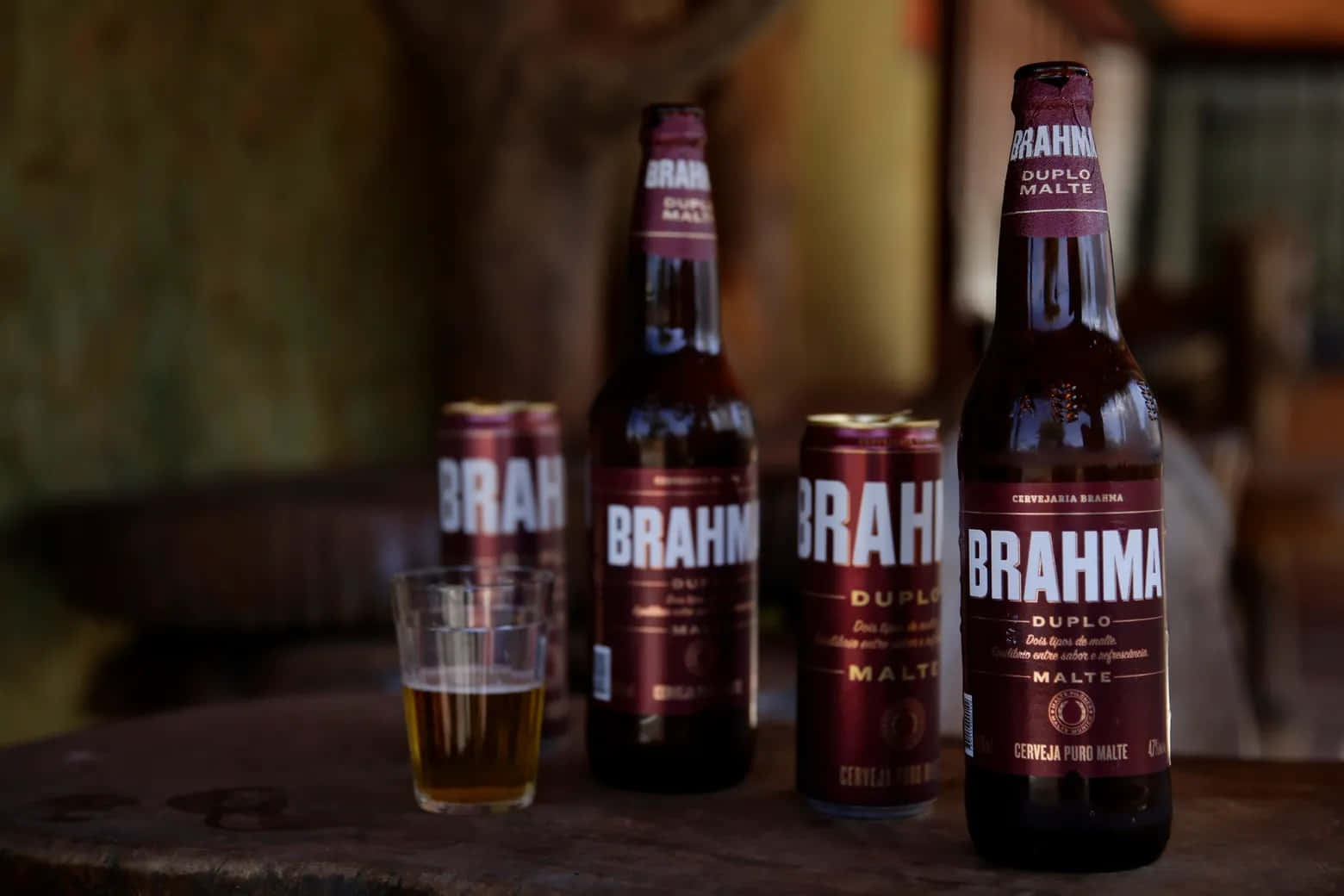 Refreshing Brazilian Brahma Duplo Malte Beer On A Wooden Counter Wallpaper