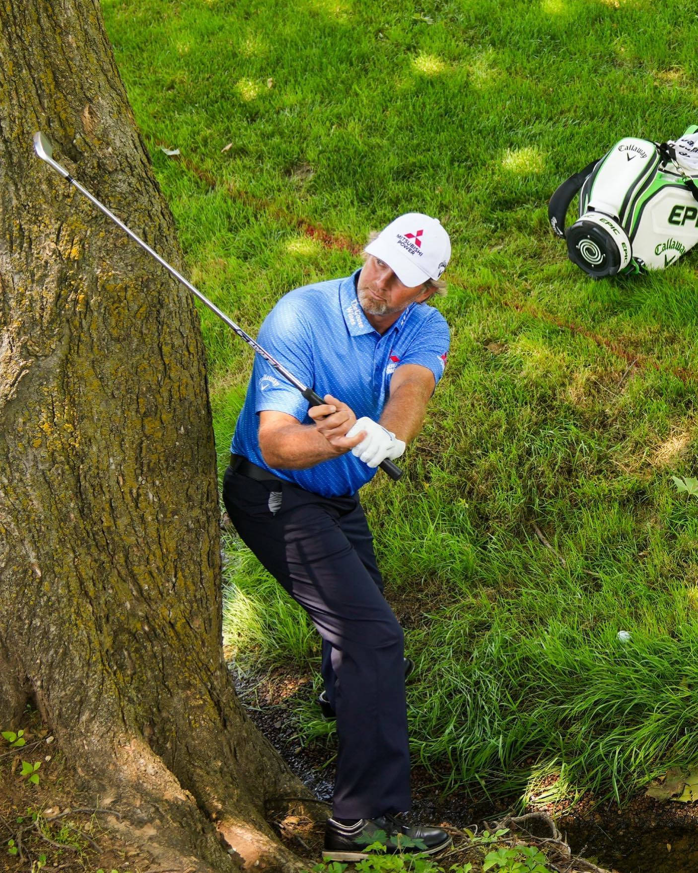 Retief Goosen Dislodging His Golf Club Wallpaper