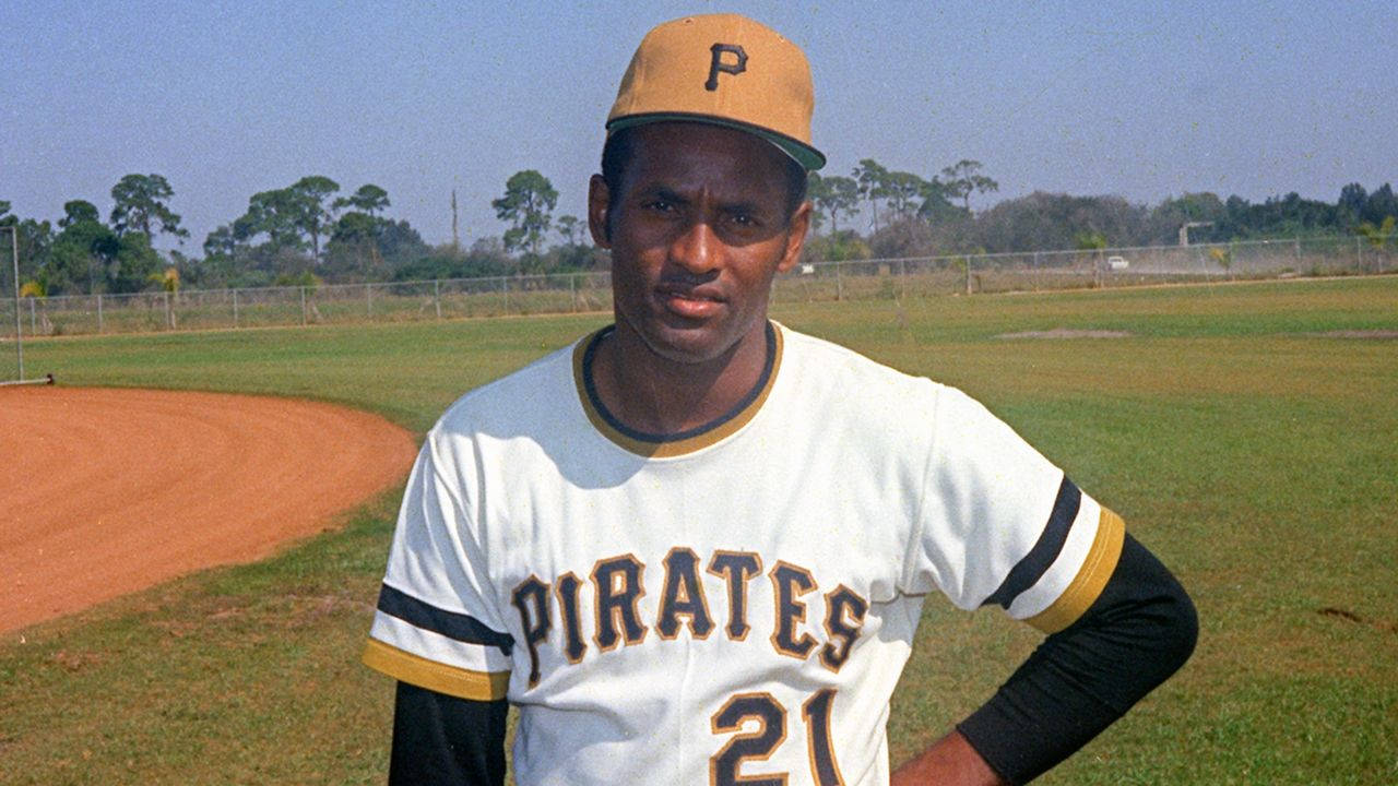 Roberto Clemente 1971 Portrait Wallpaper