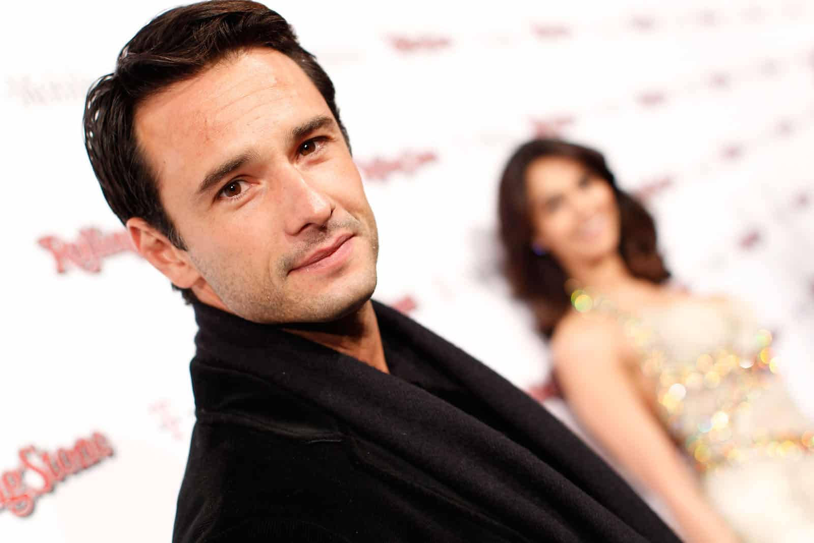 Rodrigo Santoro In Blur Silhouette Wallpaper