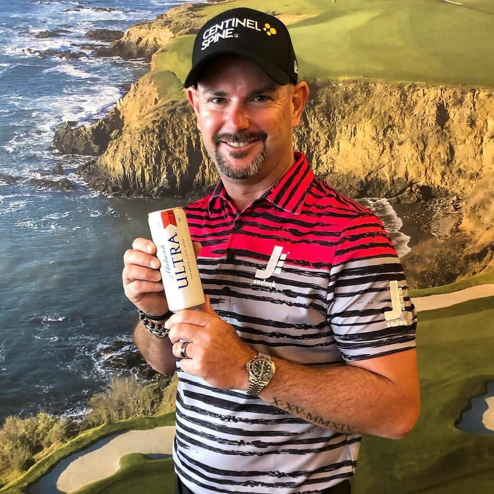 Rory Sabbatini Holding Ultra Can Wallpaper