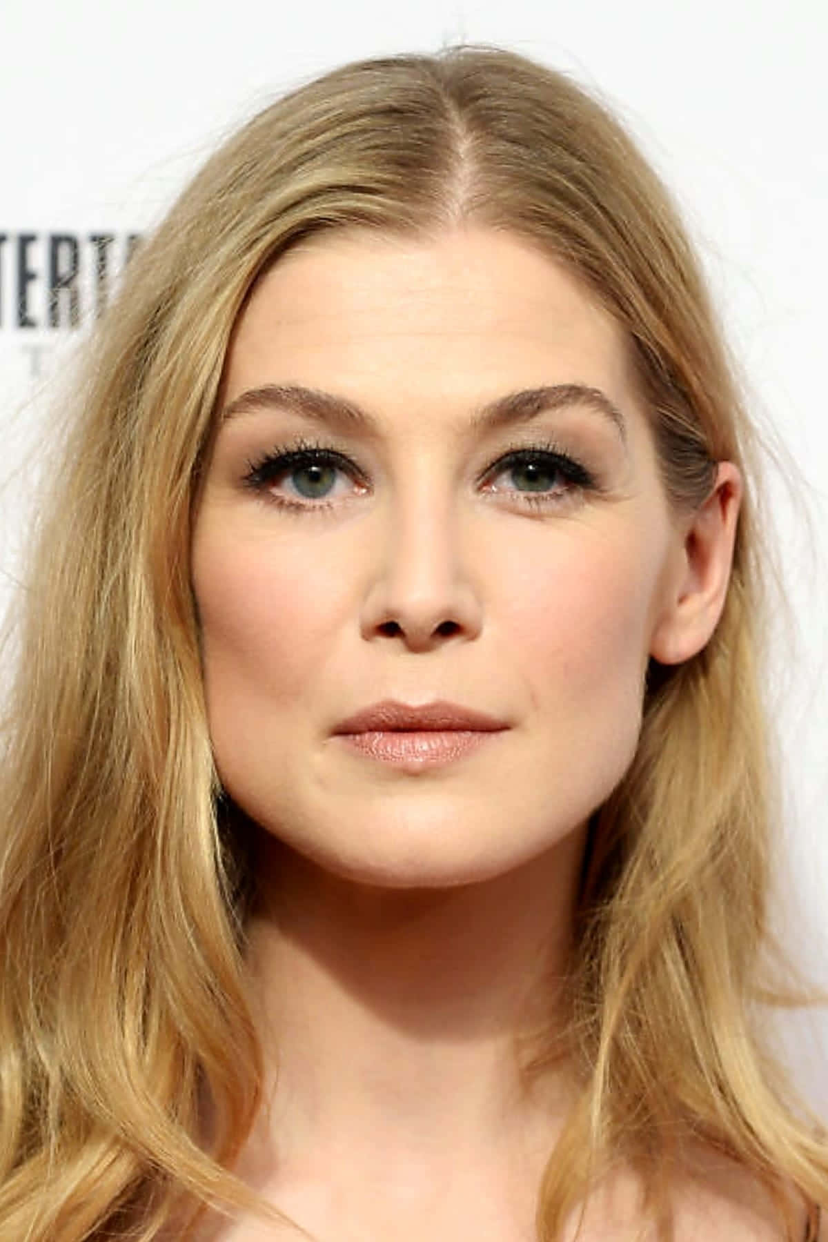 Rosamund Pike At A Red Carpet Event Wallpaper