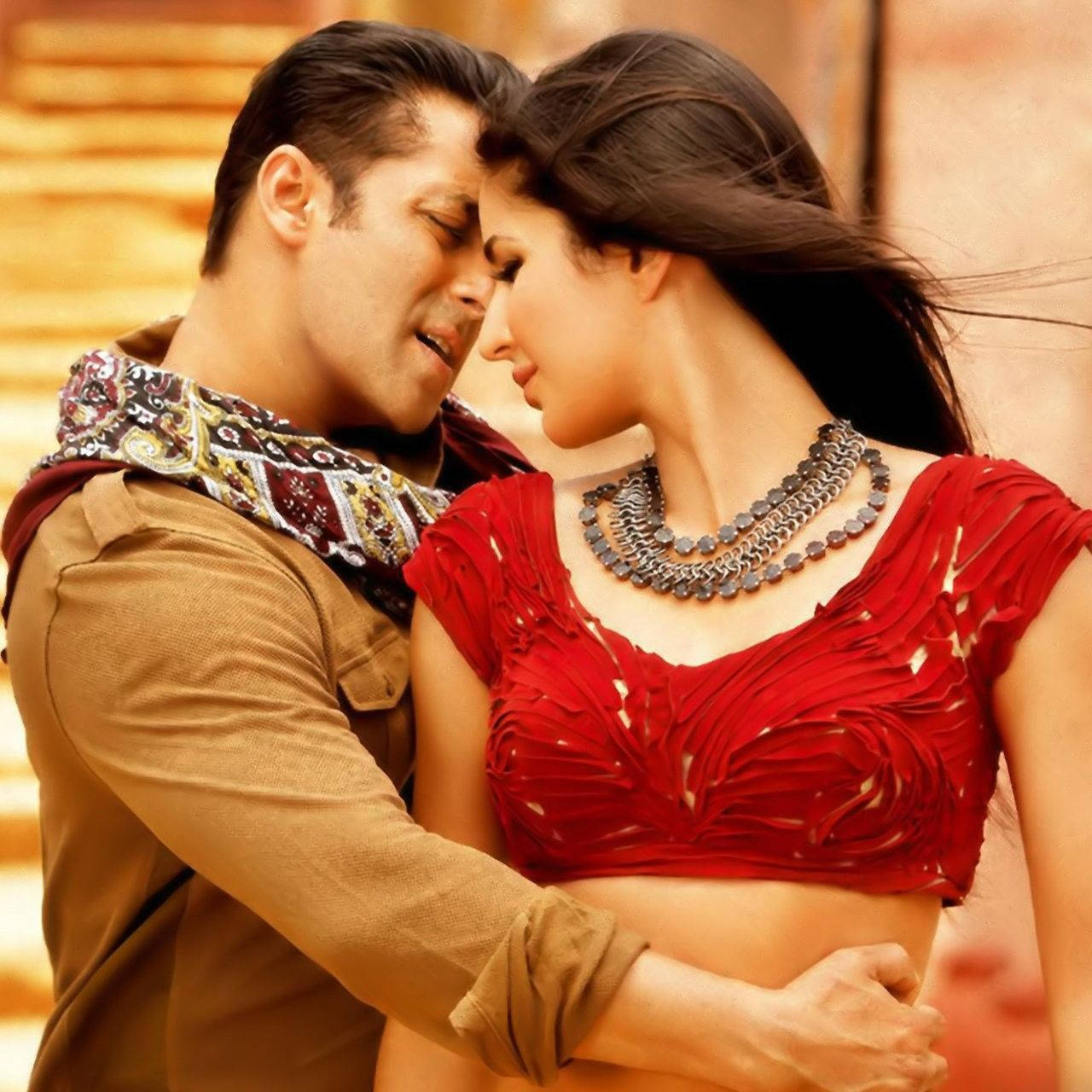 Salman Khan Embracing Katrina Kaif Hd Wallpaper
