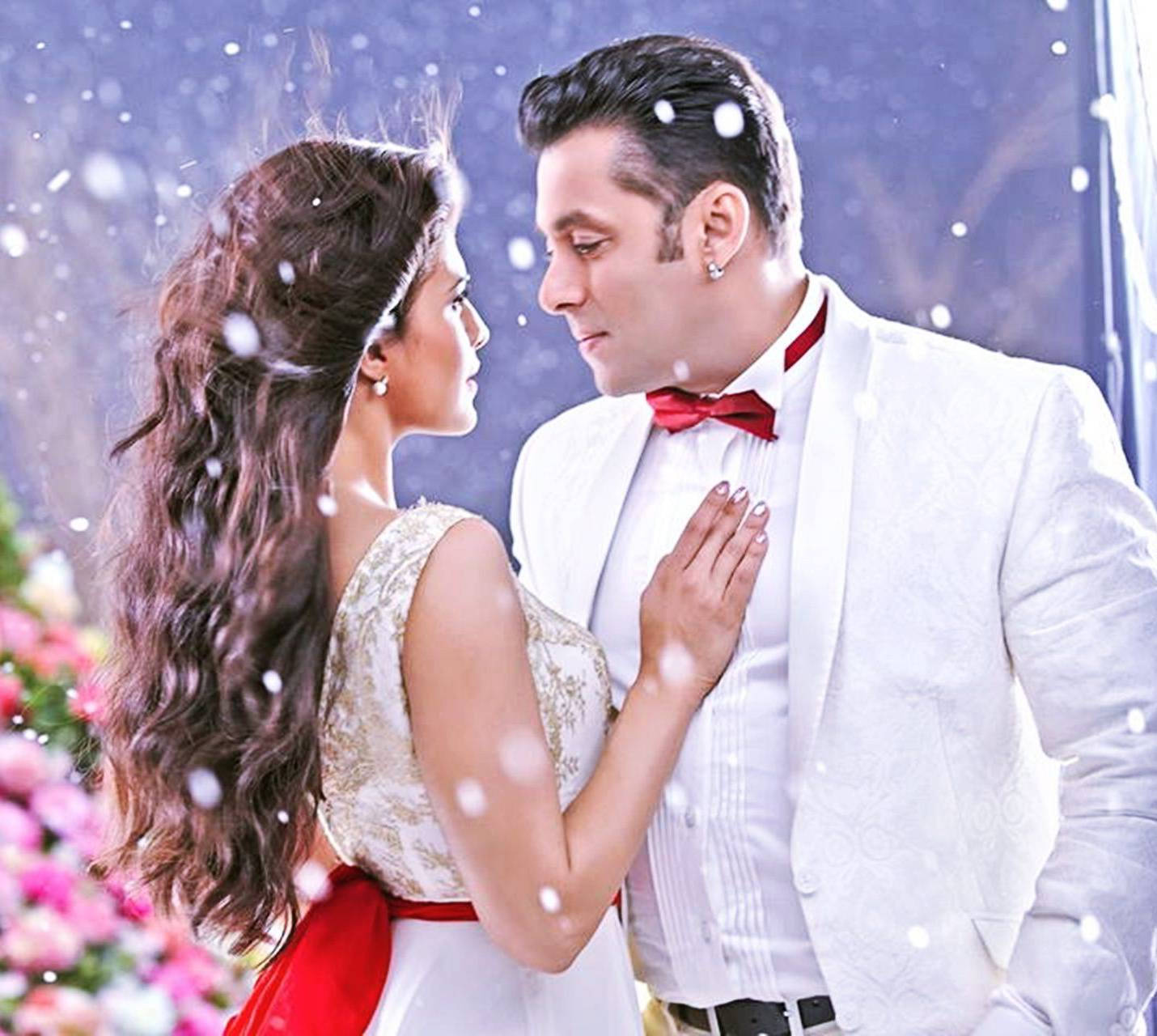 Salman Khan Hd Kick Wedding Outfits With Jacqueline Fernandez Wallpaper