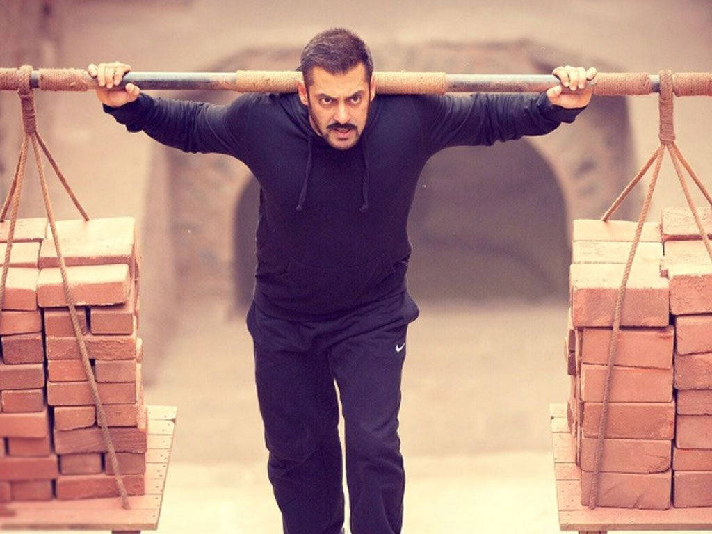 Salman Khan Hd Sultan Carrying Bricks Wallpaper
