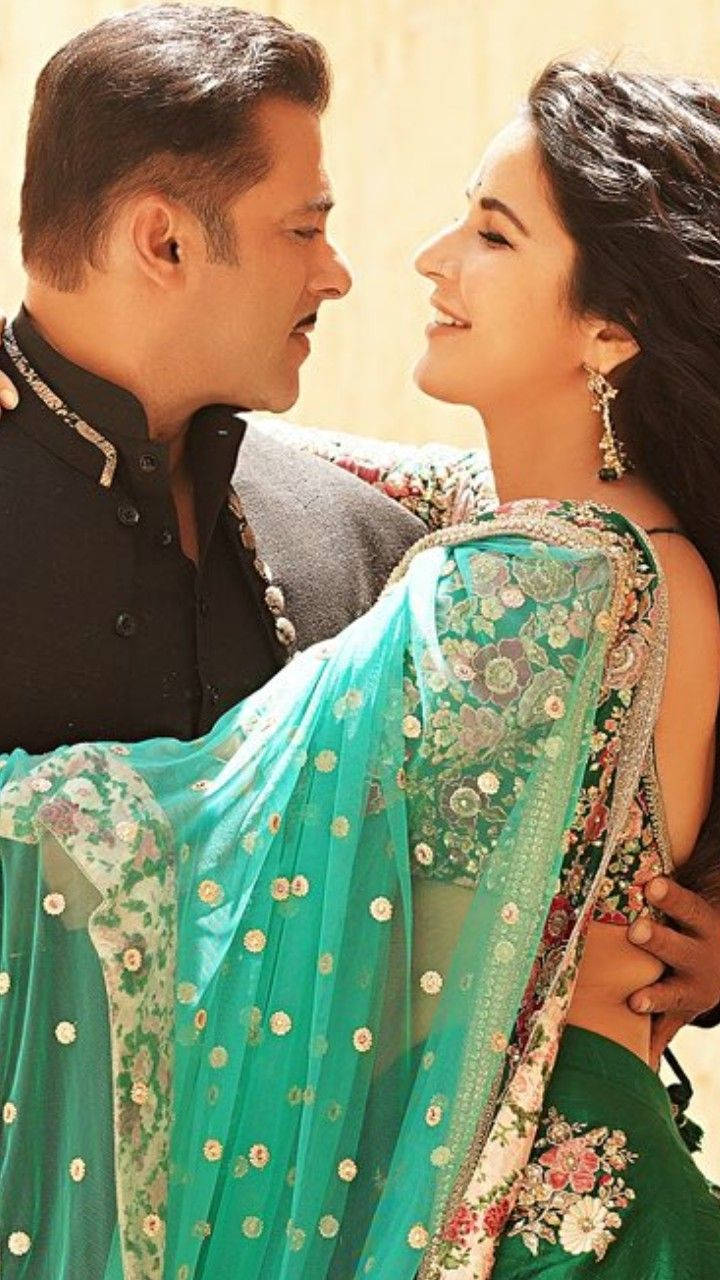 Salman Khan Hugging Katrina Kaif In Indian Clothing Hd Wallpaper