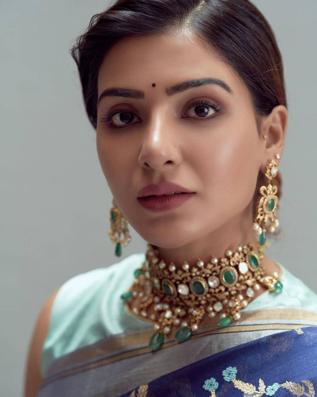 Samantha Stunning In A Blue Saree Close-up Wallpaper