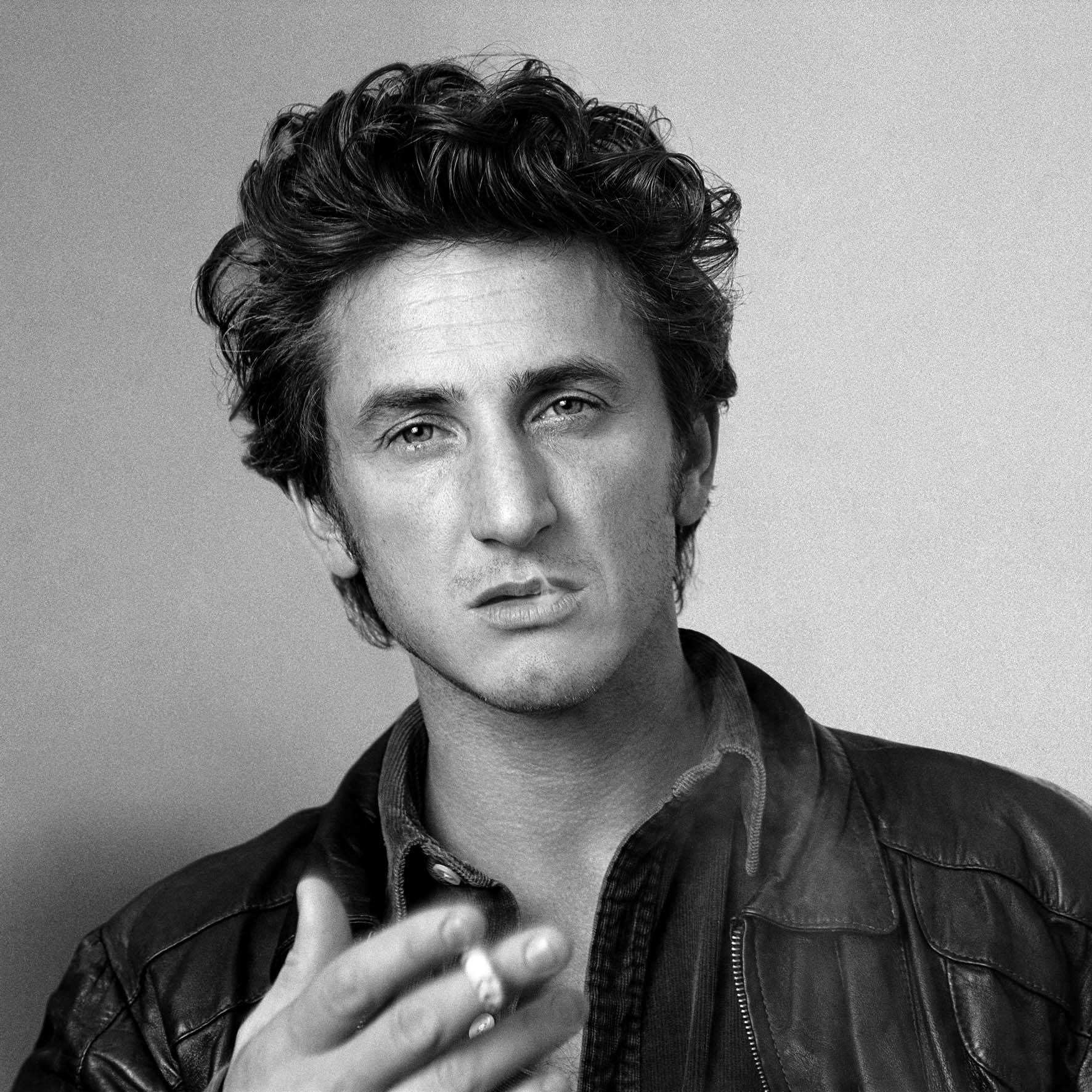 Sean Penn Smoking Portrait Wallpaper