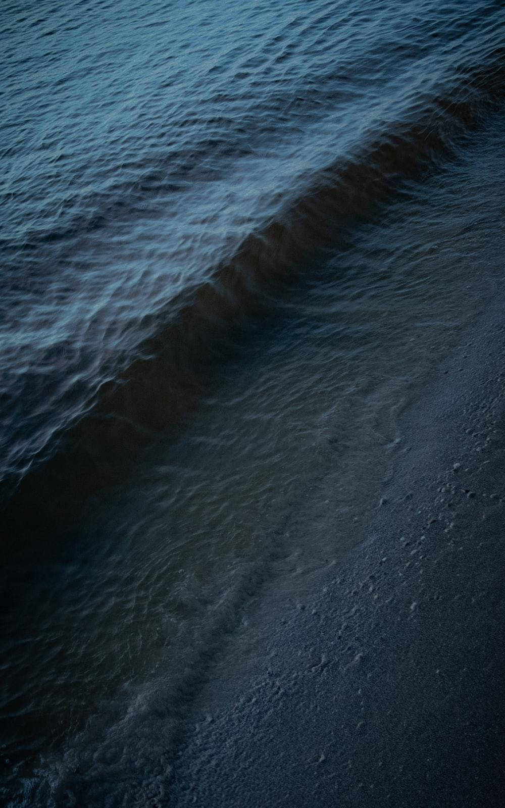 Seashore Calm Waves Dark Mode Wallpaper